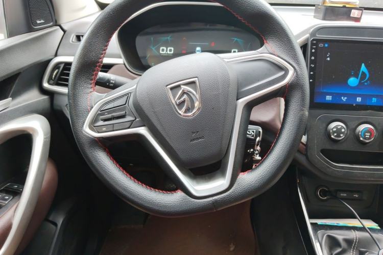 Used Baojun 530 2021 Global Car Anniversary Edition 1.5T Manual Comfort Version 7 Seats Steering Wheel