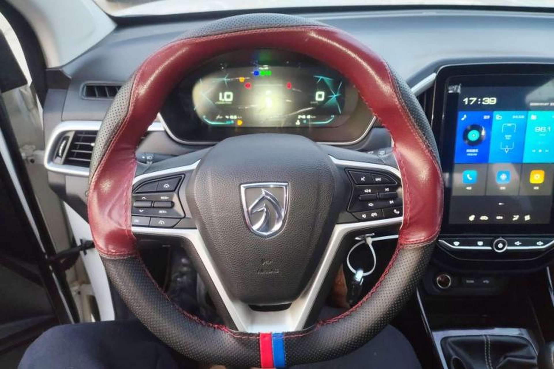 Used Baojun 530 2021 Global Car Anniversary Edition 1.5T Manual Luxury Model 5 Seats Steering Wheel