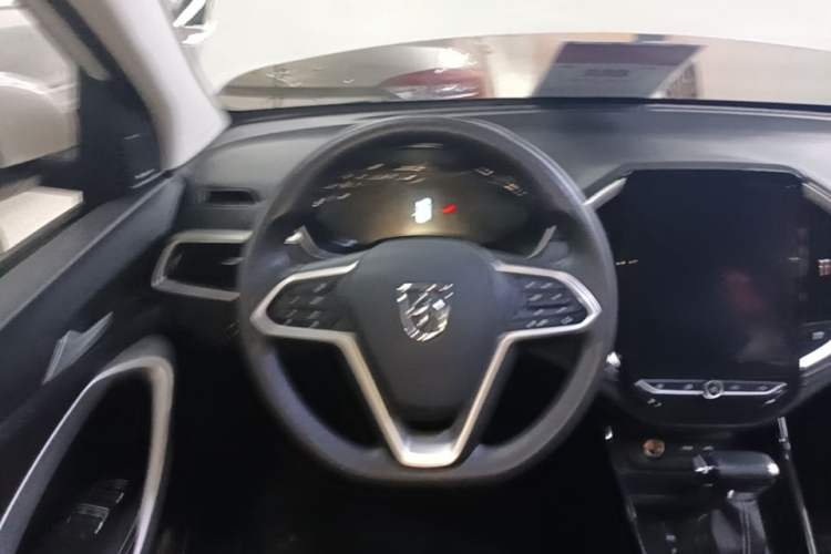 Used Baojun 530 2021 Global Car Anniversary Edition 1.5T CVT Luxury Model 6 Seats Steering Wheel