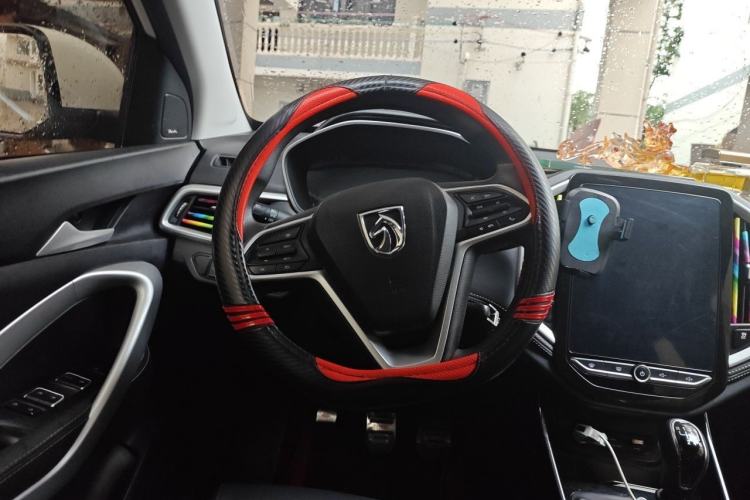 Used Baojun 530 2021 Global Car Anniversary Edition 1.5T Manual Luxury Model 7 Seats Steering Wheel