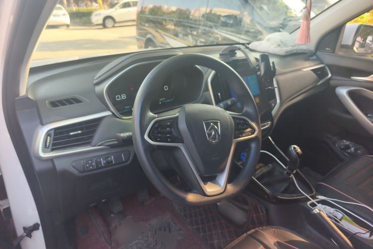 Used Baojun 530 2021 Global Car Anniversary Edition 1.5T Manual Luxury Model 6 Seats Steering Wheel