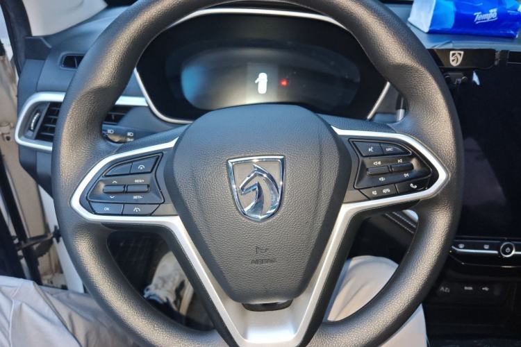 Used Baojun 530 2021 Global Car Anniversary Edition 1.5T Manual Luxury Model 5 Seats Steering Wheel