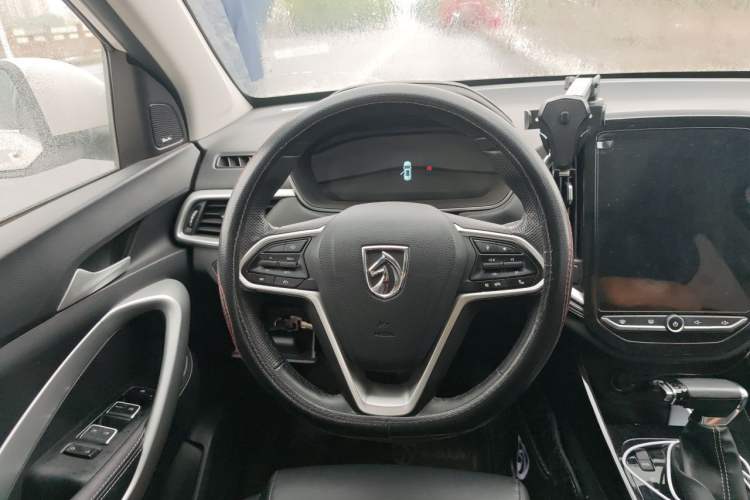 Used Baojun 530 2021 Global Car Anniversary Edition 1.5T CVT Prestige Connected Model 7 Seats Steering Wheel