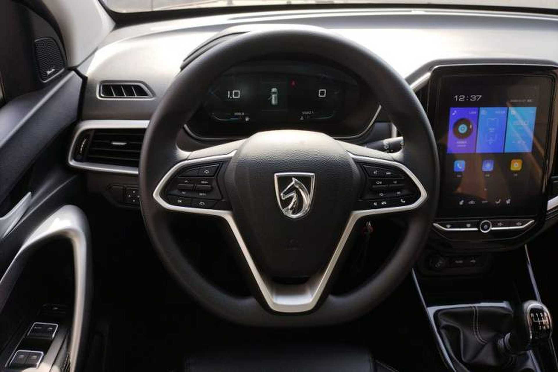 Used Baojun 530 2021 Global Car Anniversary Edition 1.5T Manual Luxury Model 7 Seats Steering Wheel