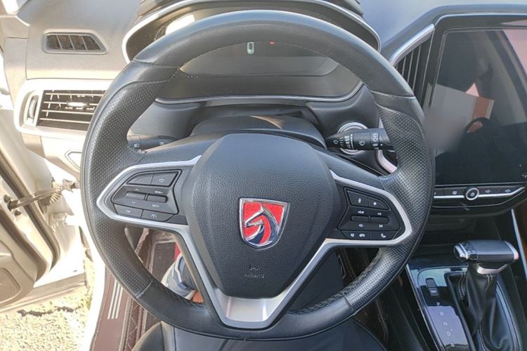 Used Baojun 530 2021 Global Car Anniversary Edition 1.5T CVT Prestige Connected Model 7 Seats Steering Wheel