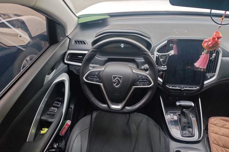 Used Baojun 530 2021 Global Car Anniversary Edition 1.5T CVT Prestige Connected Model 5 Seats Steering Wheel