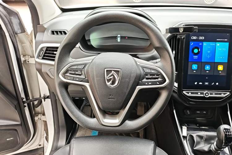 Used Baojun 530 2021 Global Car Anniversary Edition 1.5T Manual Luxury Model 5 Seats Steering Wheel
