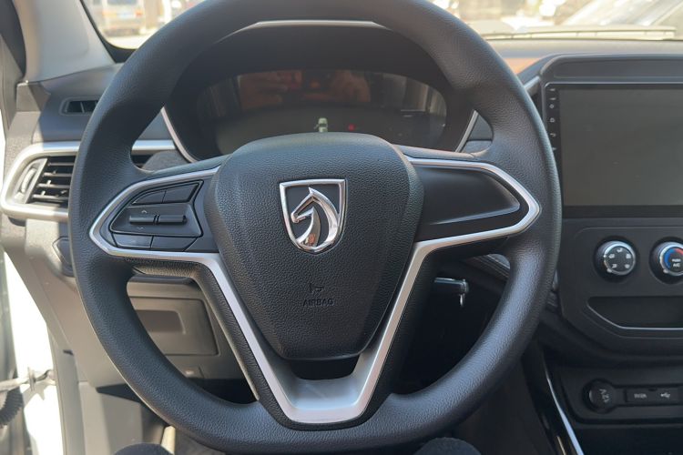 Used Baojun 530 2021 Global Car Anniversary Edition 1.5T Manual Comfort Version 7 Seats Steering Wheel