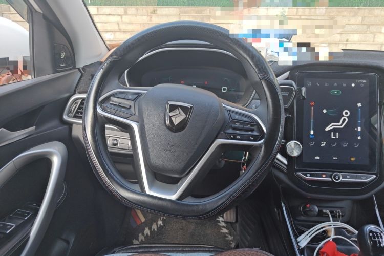 Used Baojun 530 2021 Global Car Anniversary Edition 1.5T Manual Luxury Model 7 Seats Steering Wheel