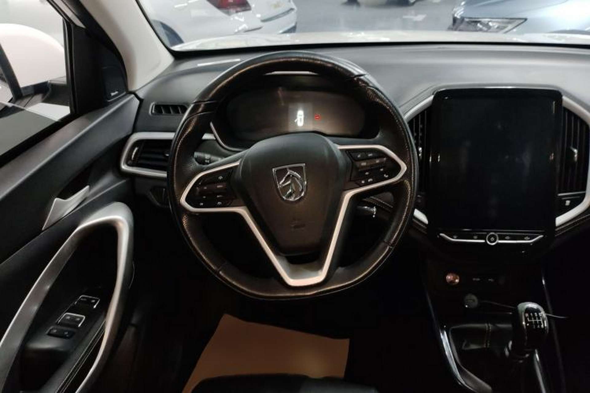 Used Baojun 530 2021 Global Car Anniversary Edition 1.5T Manual Prestige Model 6 Seats Steering Wheel