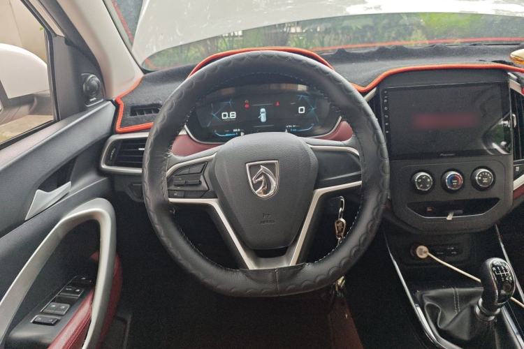Used Baojun 530 2021 Global Car Anniversary Edition 1.5T Manual Comfort Model 6 Seats Steering Wheel