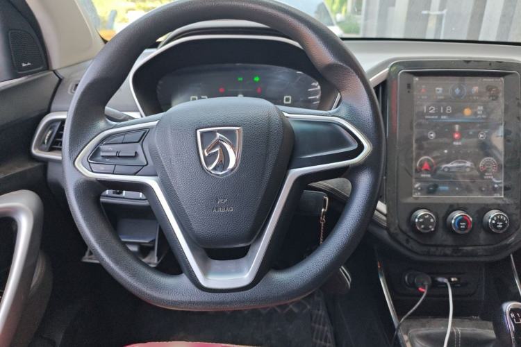 Used Baojun 530 2021 Global Car Anniversary Edition 1.5T Manual Comfort Version 7 Seats Steering Wheel