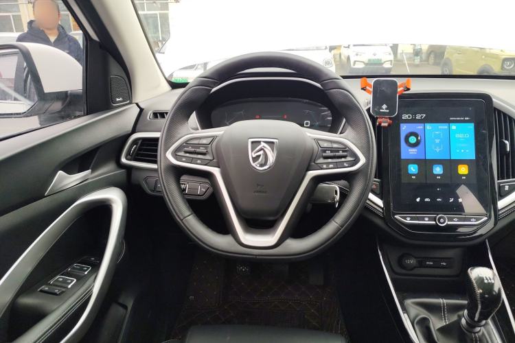 Used Baojun 530 2021 Global Car Anniversary Edition 1.5T Manual Prestige Model 6 Seats Steering Wheel