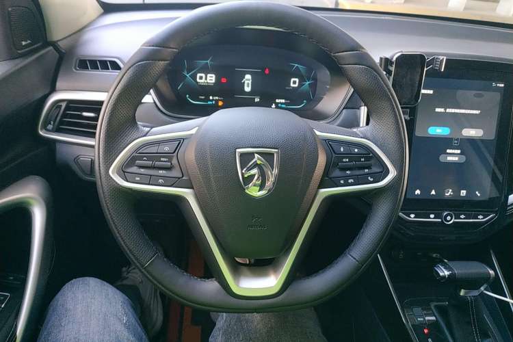 Used Baojun 530 2021 Global Car Anniversary Edition 1.5T CVT Prestige Connected Model 6 Seats Steering Wheel