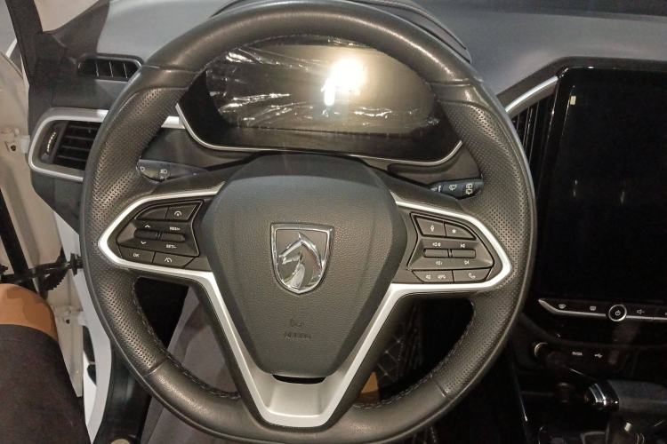 Used Baojun 530 2021 Global Car Anniversary Edition 1.5T CVT Prestige Connected Model 7 Seats Steering Wheel
