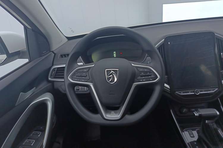 Used Baojun 530 2021 Global Car Anniversary Edition 1.5T CVT Luxury Model 6 Seats Steering Wheel