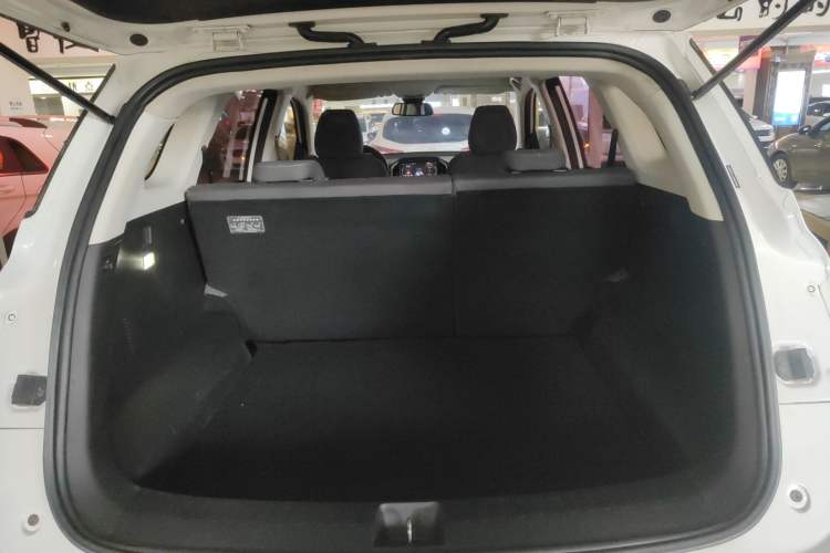 Used Baojun 530 2021 Global Car Anniversary Edition 1.5T Manual Comfort Model 5 Seats Trunk