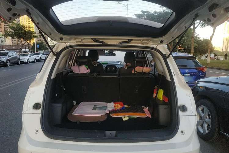 Used Baojun 530 2021 Global Car Anniversary Edition 1.5T CVT Prestige Connected Model 7 Seats Trunk