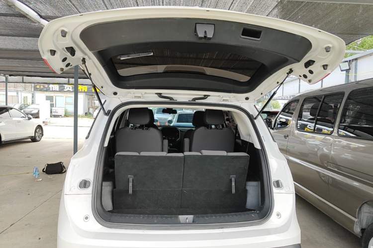 Used Baojun 530 2021 Global Car Anniversary Edition 1.5T Manual Comfort Model 6 Seats Trunk