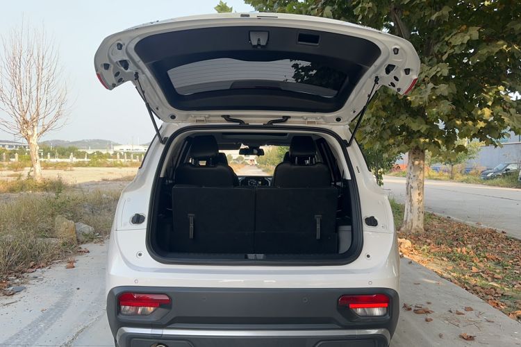 Used Baojun 530 2021 Global Car Anniversary Edition 1.5T CVT Prestige Connected Model 6 Seats Trunk