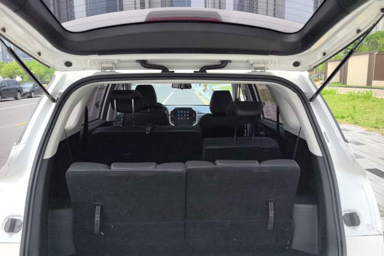 Used Baojun 530 2021 Global Car Anniversary Edition 1.5T CVT Prestige Connected Model 7 Seats Trunk