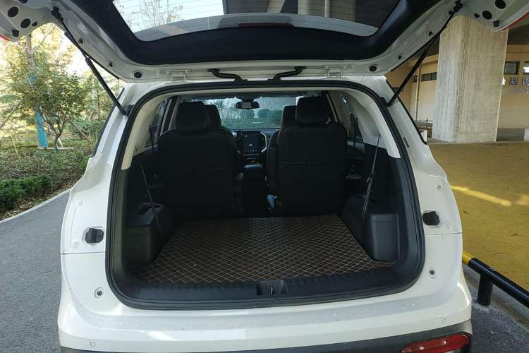 Used Baojun 530 2021 Global Car Anniversary Edition 1.5T CVT Prestige Connected Model 6 Seats Trunk