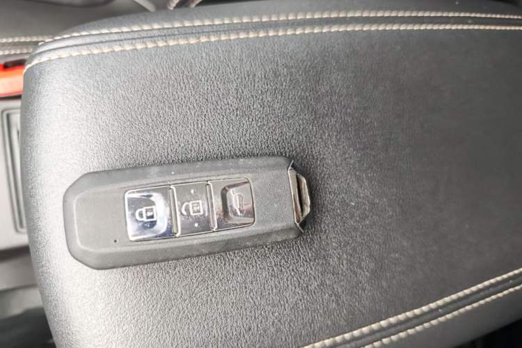 Used Baojun 530 2021 Global Car Anniversary Edition 1.5T CVT Luxury Model 7 Seats Vehicle Key