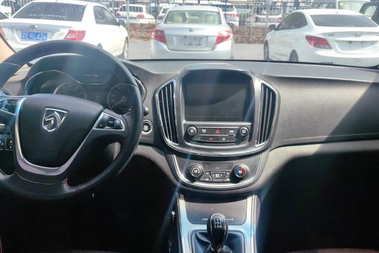 Used Baojun 560 2015 1.8L manual luxury version Audio And AC Panel