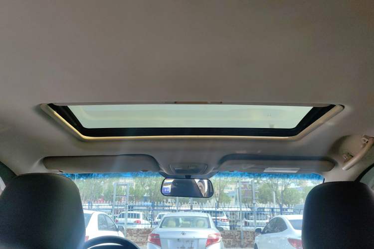 Used Baojun 560 2015 1.8L manual luxury version Headliner