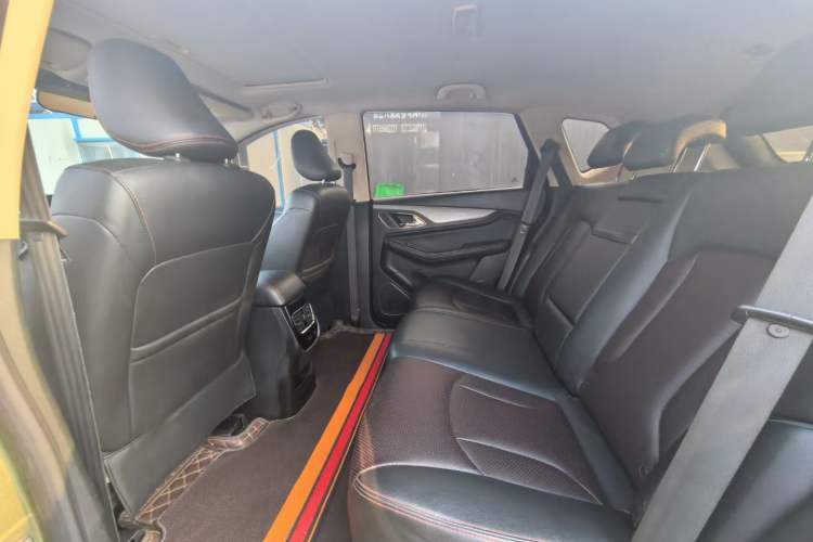 Used Baojun 560 2015 1.8L manual luxury version Interior 3