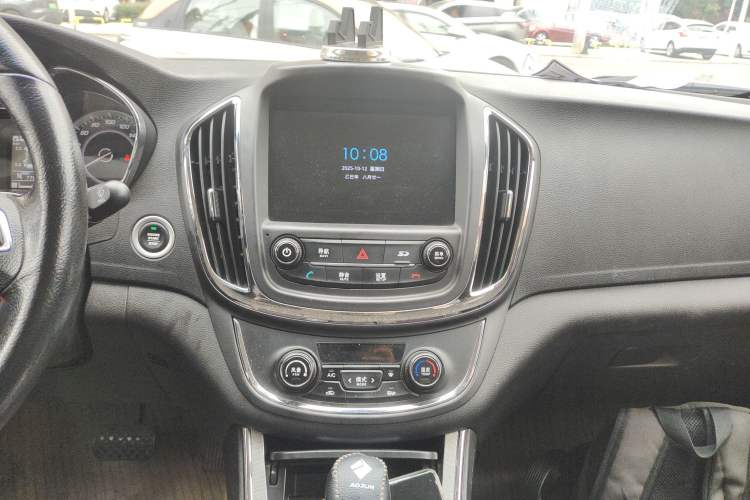 Used Baojun 560 2016 1.8L iAMT Luxury Model Audio And AC Panel