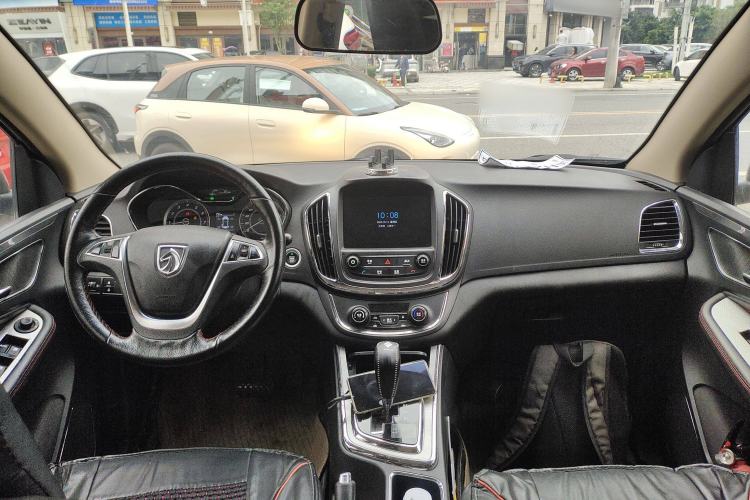 Used Baojun 560 2016 1.8L iAMT Luxury Model Center Console