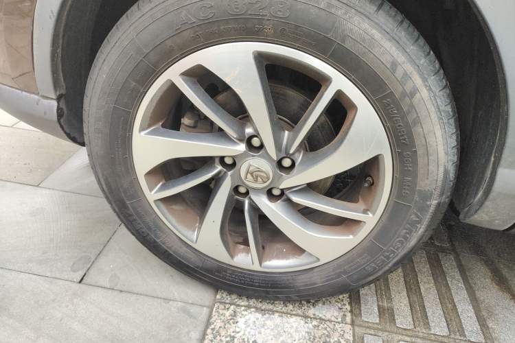 Used Baojun 560 2016 1.8L iAMT Luxury Model Left Front Wheel Hub