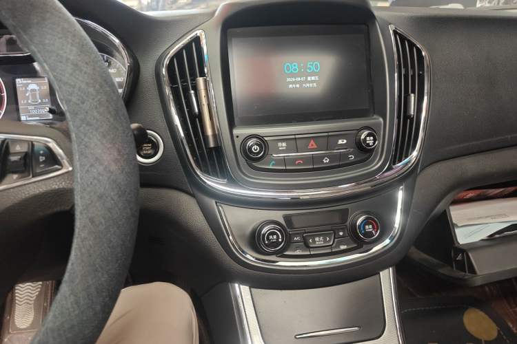 Used Baojun 560 2015 1.8L manual luxury version Audio And AC Panel
