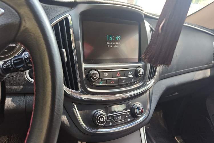 Used Baojun 560 2015 1.8L manual luxury version Audio And AC Panel
