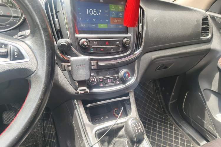 Used Baojun 560 2015 1.8L manual luxury version Audio And AC Panel