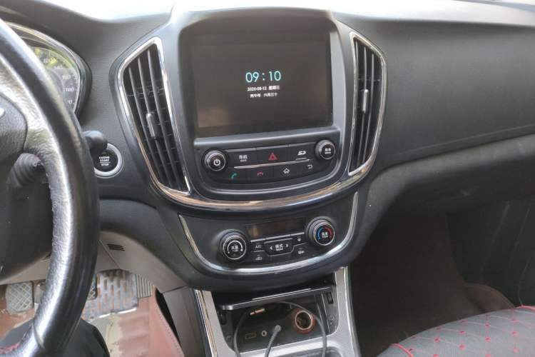Used Baojun 560 2015 1.8L manual luxury version Audio And AC Panel