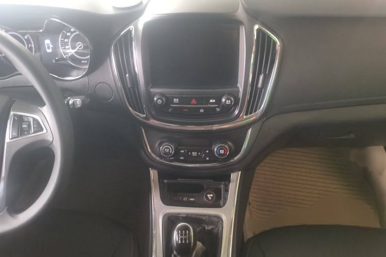 Used Baojun 560 2015 1.8L Manual Elite Edition Audio And AC Panel