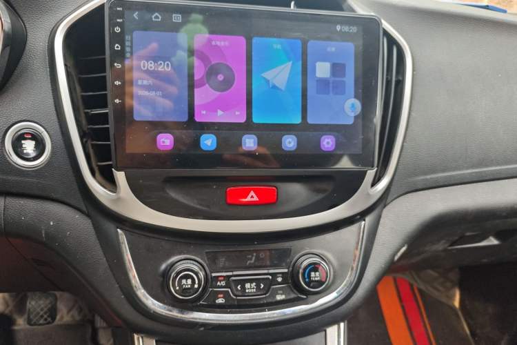 Used Baojun 560 2015 1.8L manual luxury version Audio And AC Panel