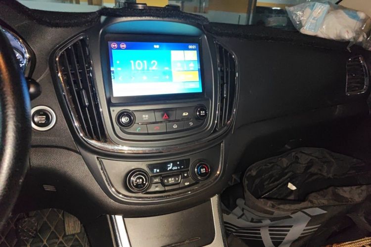 Used Baojun 560 2015 1.8L manual luxury version Audio And AC Panel