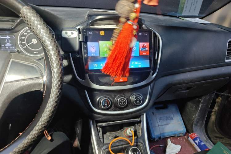 Used Baojun 560 2015 1.8L manual Comfort trim level Audio And AC Panel