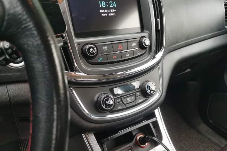 Used Baojun 560 2015 1.8L manual luxury version Audio And AC Panel