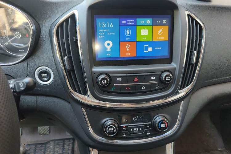 Used Baojun 560 2015 1.8L manual luxury version Audio And AC Panel