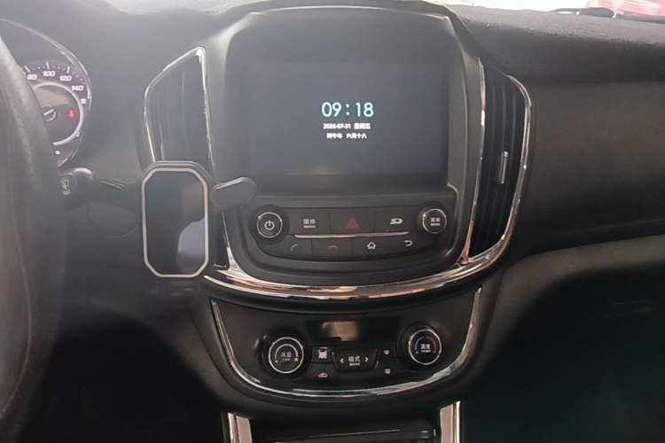 Used Baojun 560 2015 1.8L Manual Elite Edition Audio And AC Panel