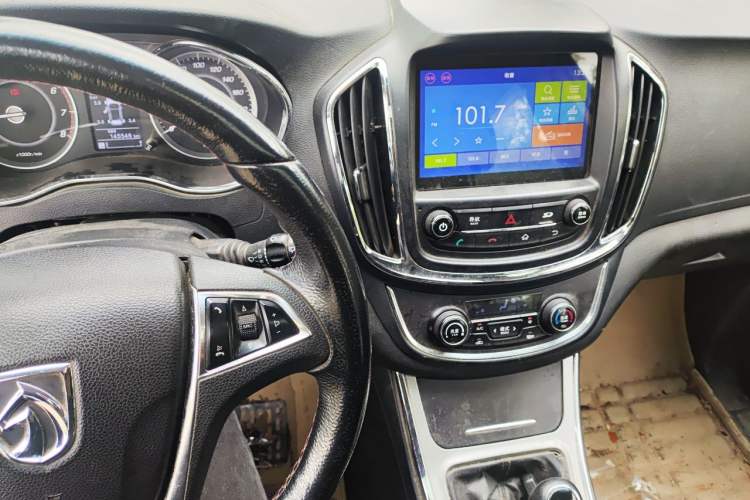 Used Baojun 560 2015 1.8L manual luxury version Audio And AC Panel