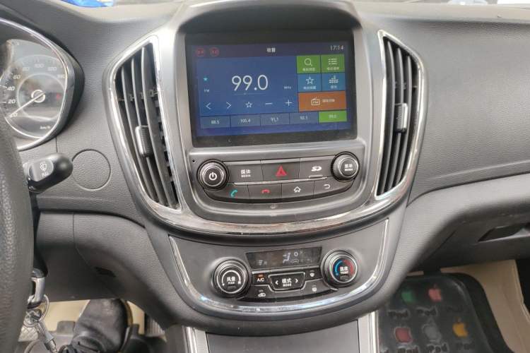 Used Baojun 560 2015 1.8L Manual Elite Edition Audio And AC Panel