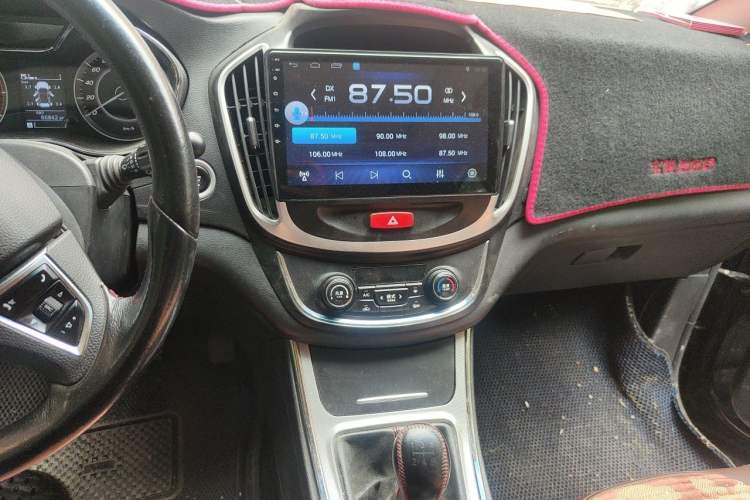 Used Baojun 560 2015 1.8L manual luxury version Audio And AC Panel