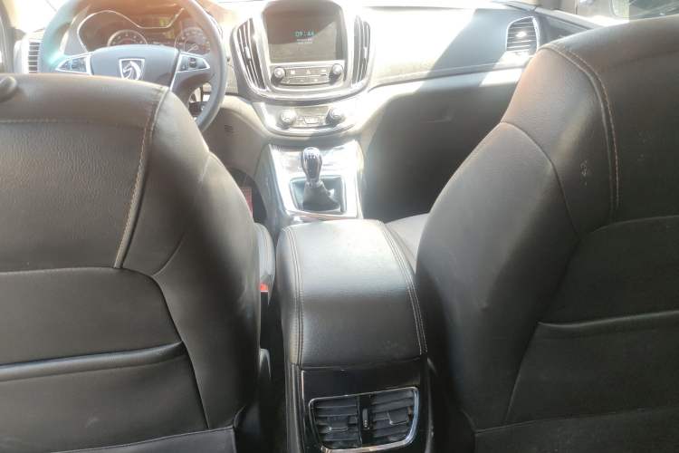 Used Baojun 560 2015 1.8L Manual Elite Edition Audio And AC Panel