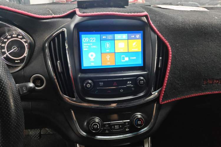 Used Baojun 560 2015 1.8L manual luxury version Audio And AC Panel