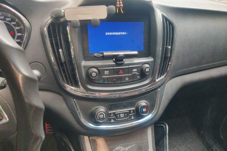 Used Baojun 560 2015 1.8L Manual Elite Edition Audio And AC Panel
